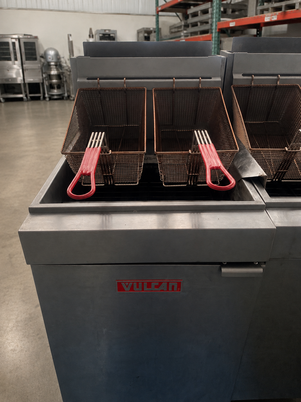 Double Vulcan LG500-2 Commercial Propane Gas Fryer – 2 Fryers – 140 lb Total Oil Capacity