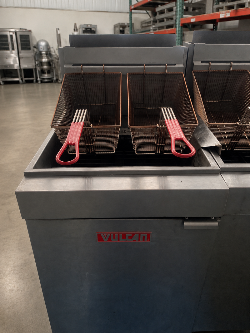 Double Vulcan LG500-2 Commercial Propane Gas Fryer – 2 Fryers – 140 lb Total Oil Capacity